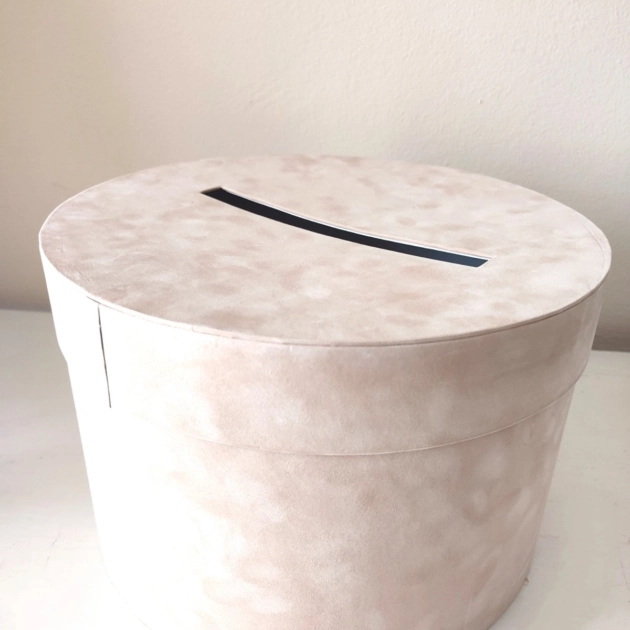 roze plišana kutija za koverte